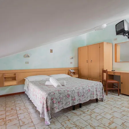 Hotel Benvenuti 3* Гаттео-а-Маре
