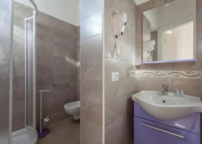 מלון Hotel Benvenuti 3*